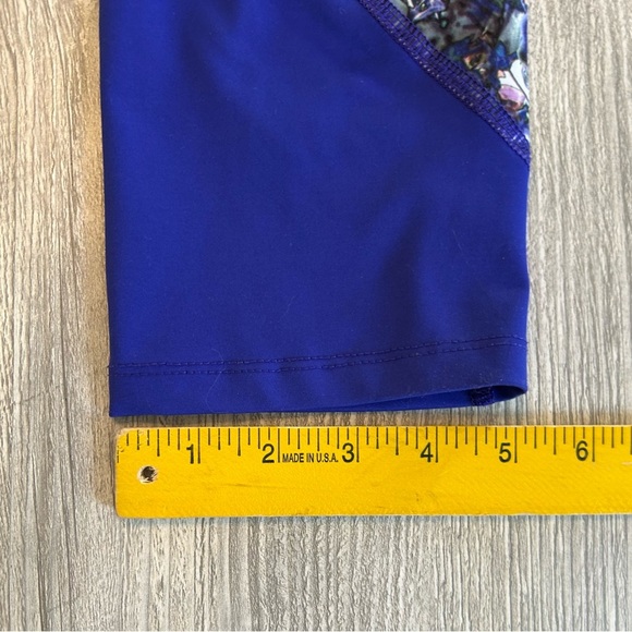 Apana Capri Yoga Pants Size XS
Leggings Blue Floral With Pockets Mesh
Vented Leg - Picture 10 of 10